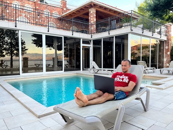 eugen incomebutler pool laptop